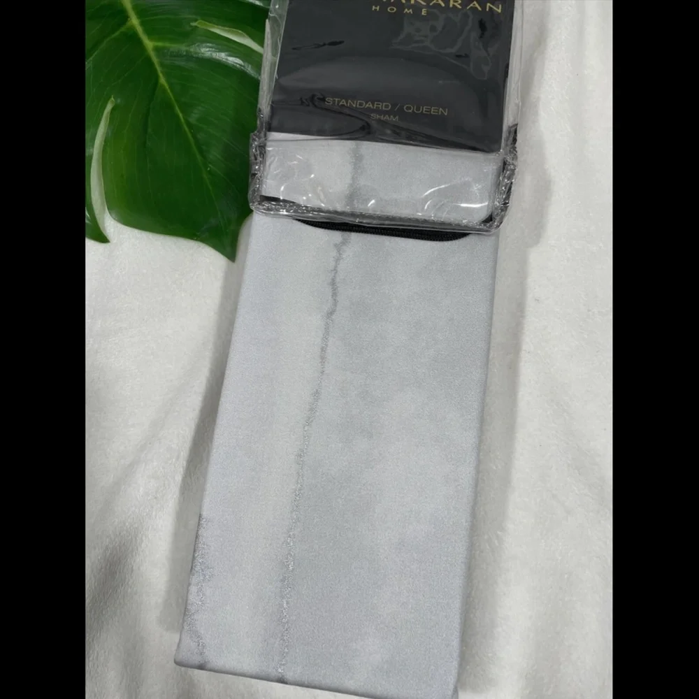 NIB Donna Karan‎ Collection [ 1 ] Standard / Queen Aire Pillow Sham