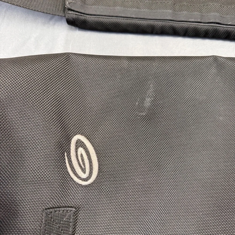 Timbuk2 classic messenger