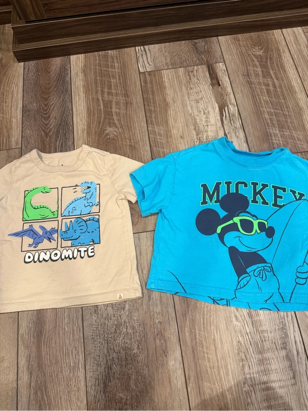 BabyGAP Lot x 2 Boys Mickey and Dino Tees Size 2