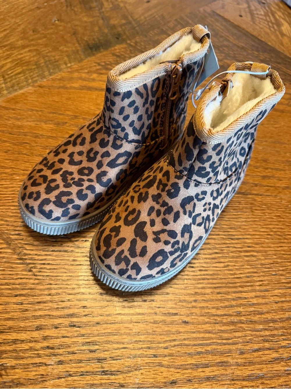 Cat & Jack leopard print