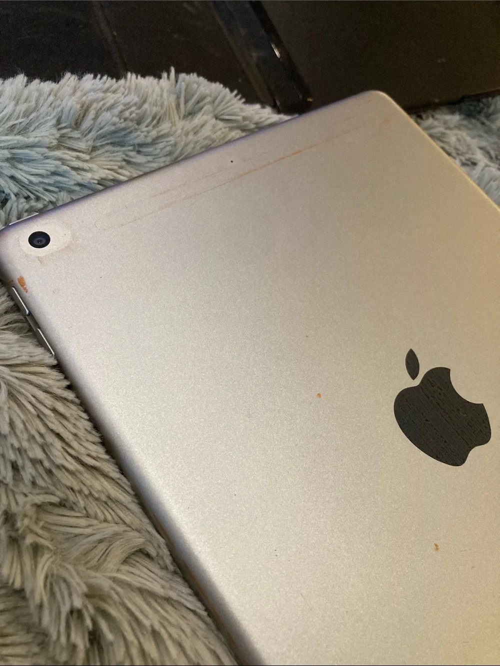 Apple iPad 5th Gen - Charger included ⚡️