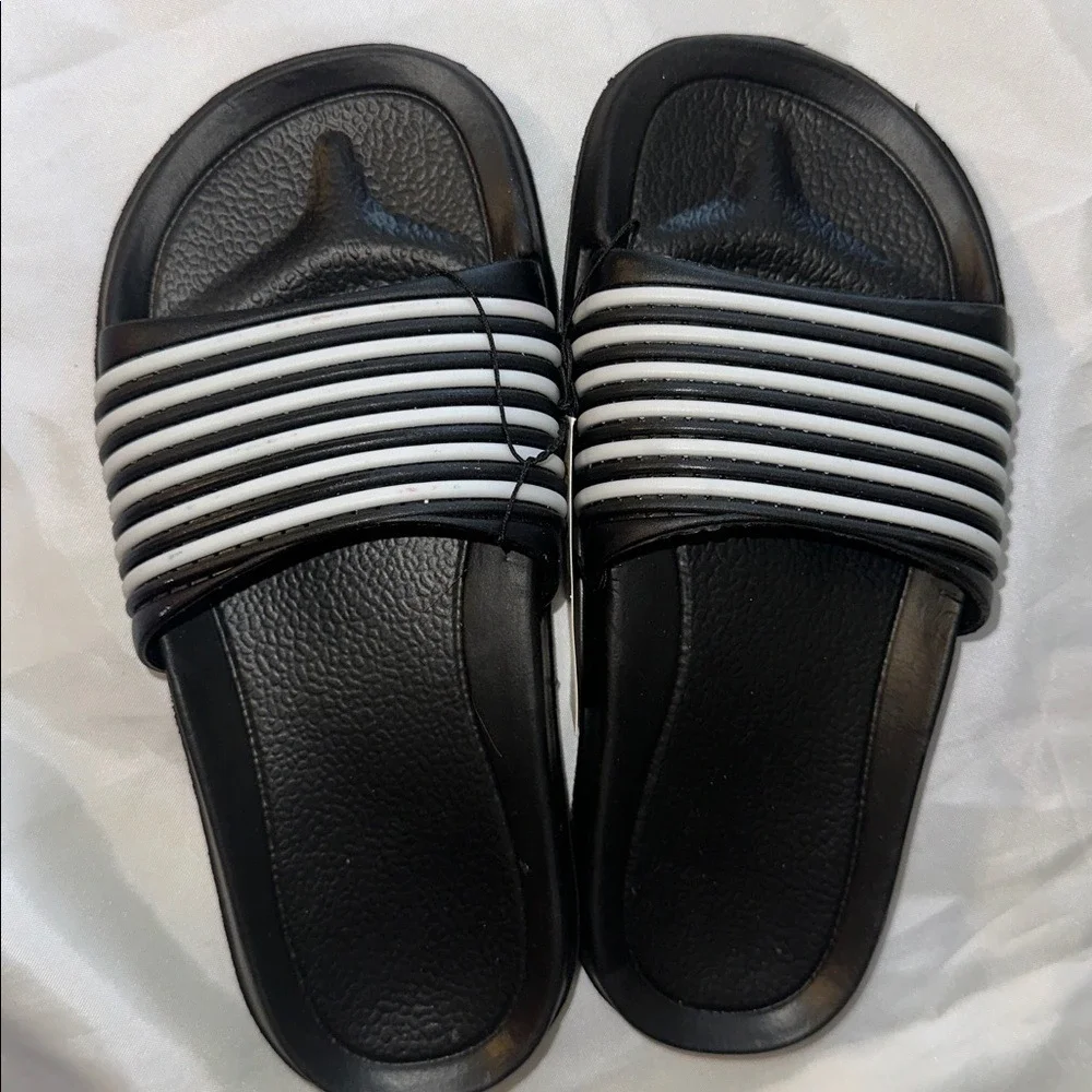Black White Striped Rubber Slide Sandals Slip On Pool Shoes Size 2‎