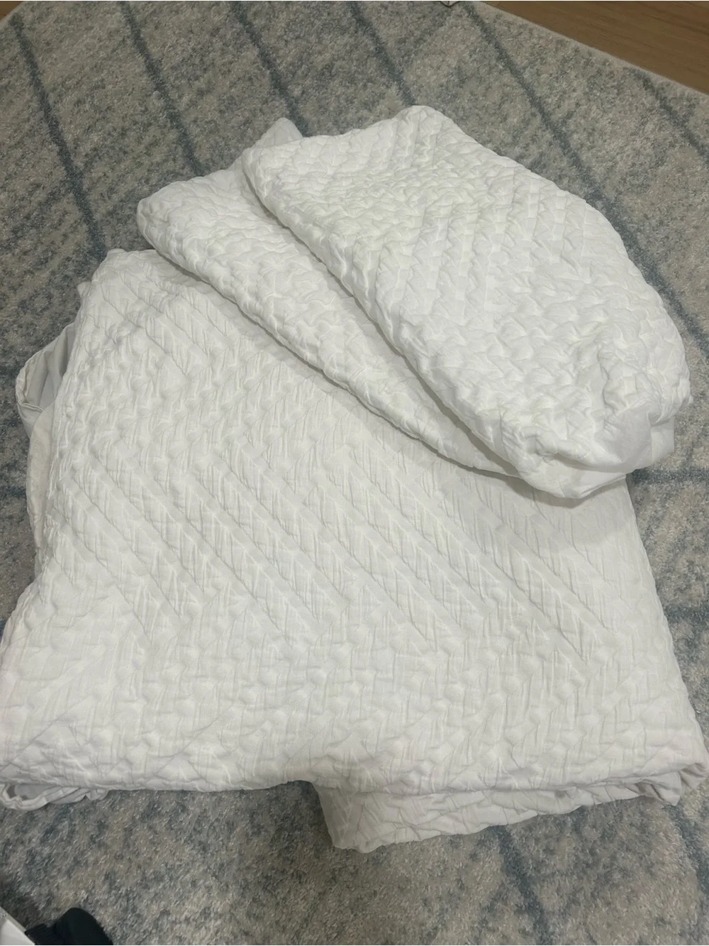 West Elm White Parquet Texture Duvet King and 3 euro pillows set!