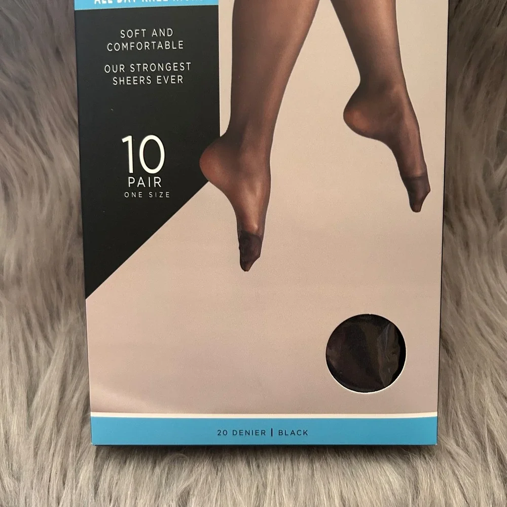 Silk Impressions Sheer Knee Highs Women's Size O/S‎ Black 20 Denier Socks