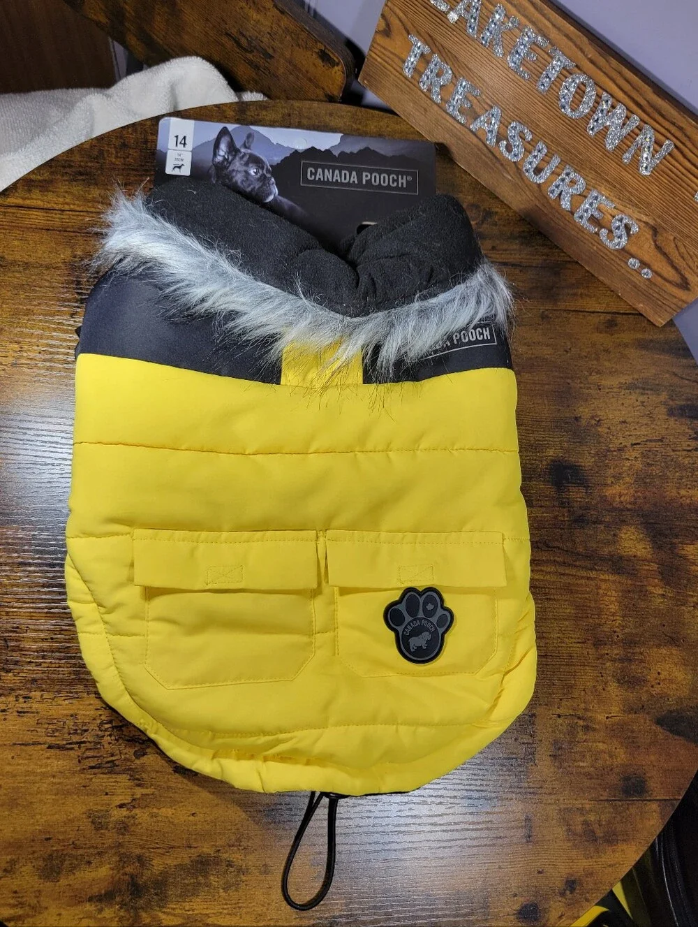 Canada Pooch color use outer