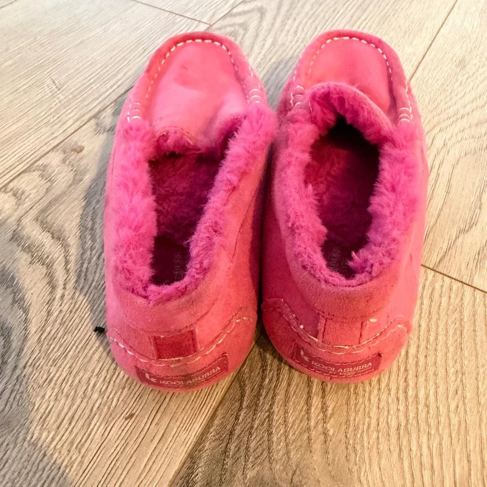 Koolaburra by UGG Kids Pink Suede Faux Fur Lined Moccasin Slippers Size 3 kids