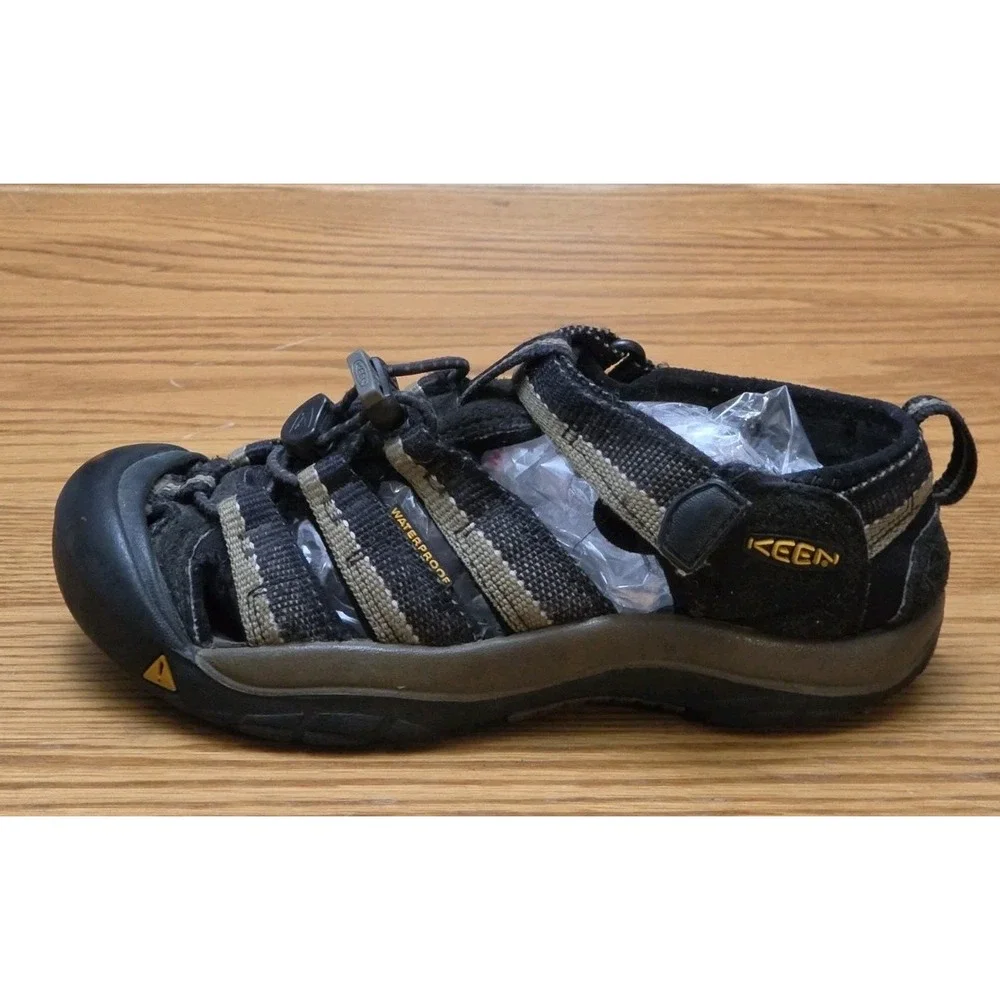 Keen Newport H2 Waterproof Trail Hiking Sandals Gray Black Boys Youth Sz 4.5 - 5