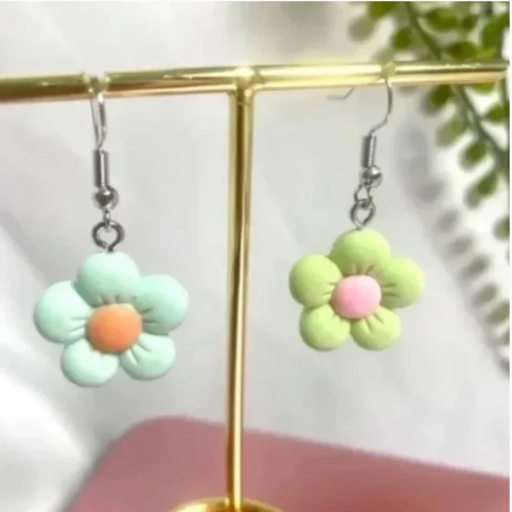 ❤️ FREE Daisy Monochrome Multicolor Chic Trendy Modern Girly Flower Hip Earrings