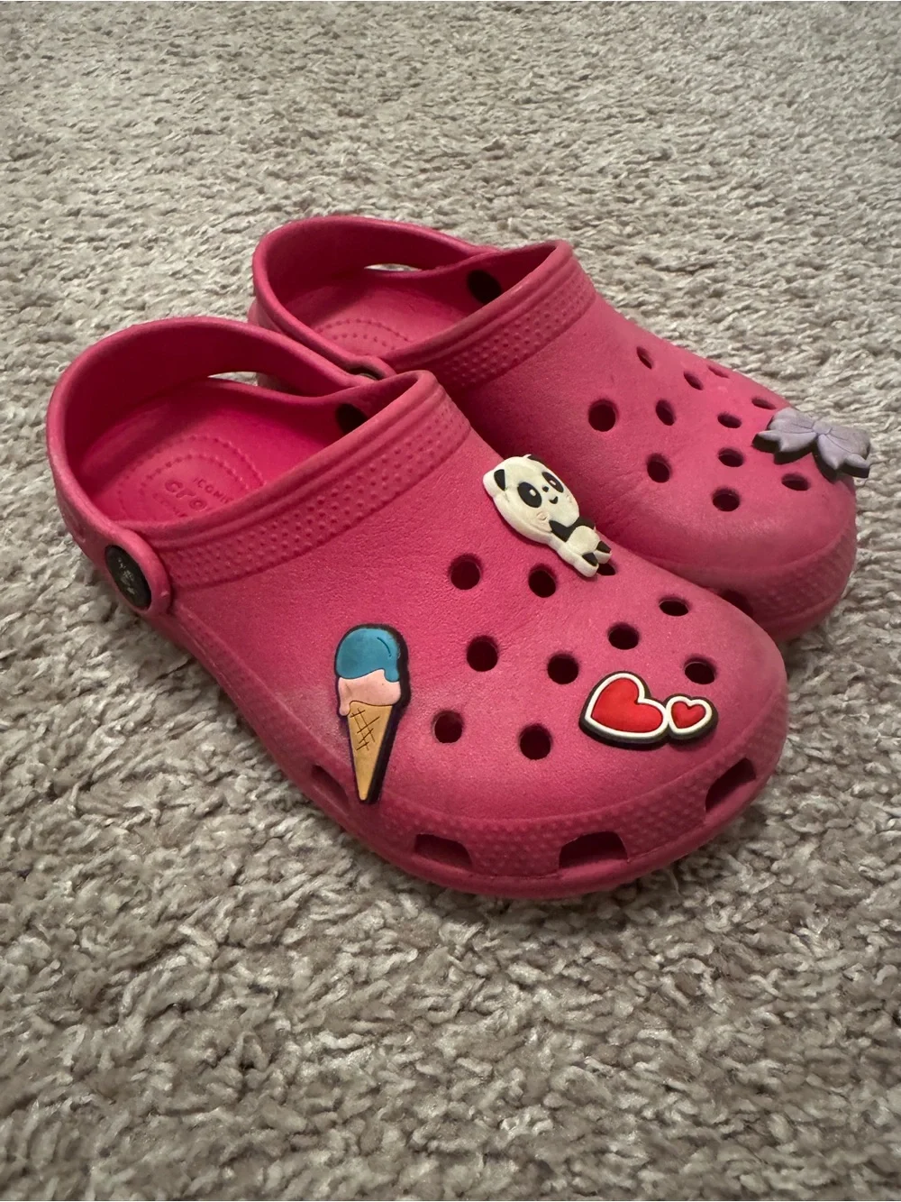 CROCS left lots