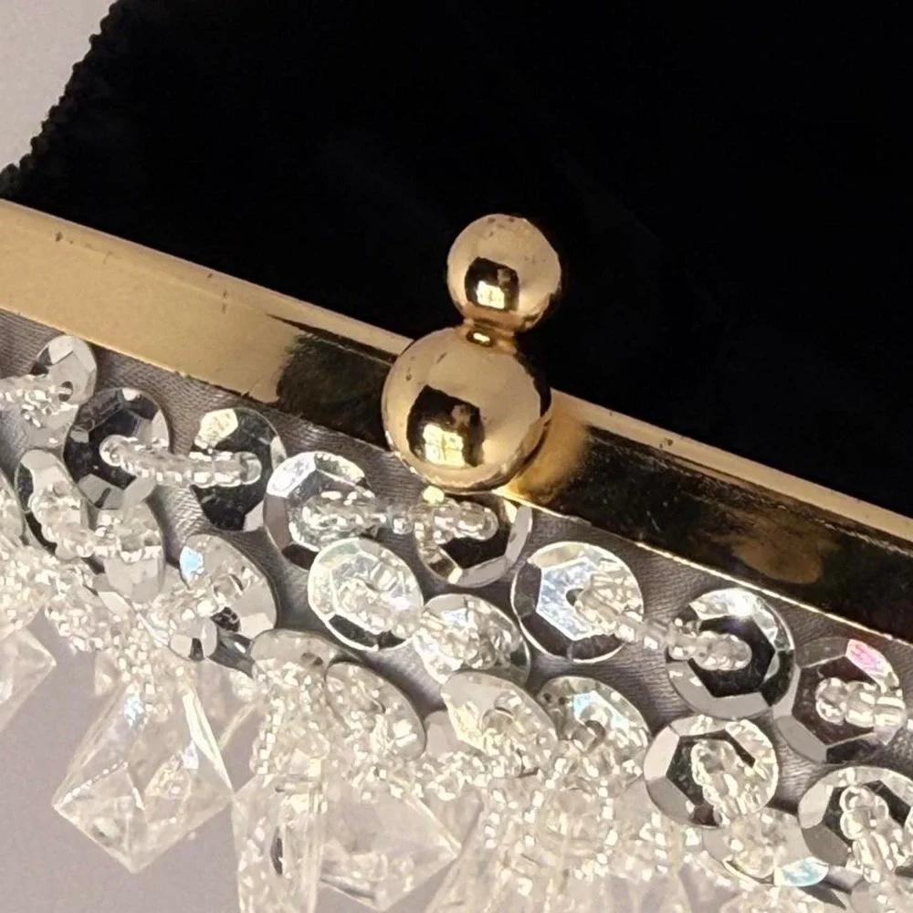 Chandelier‎ Clutch