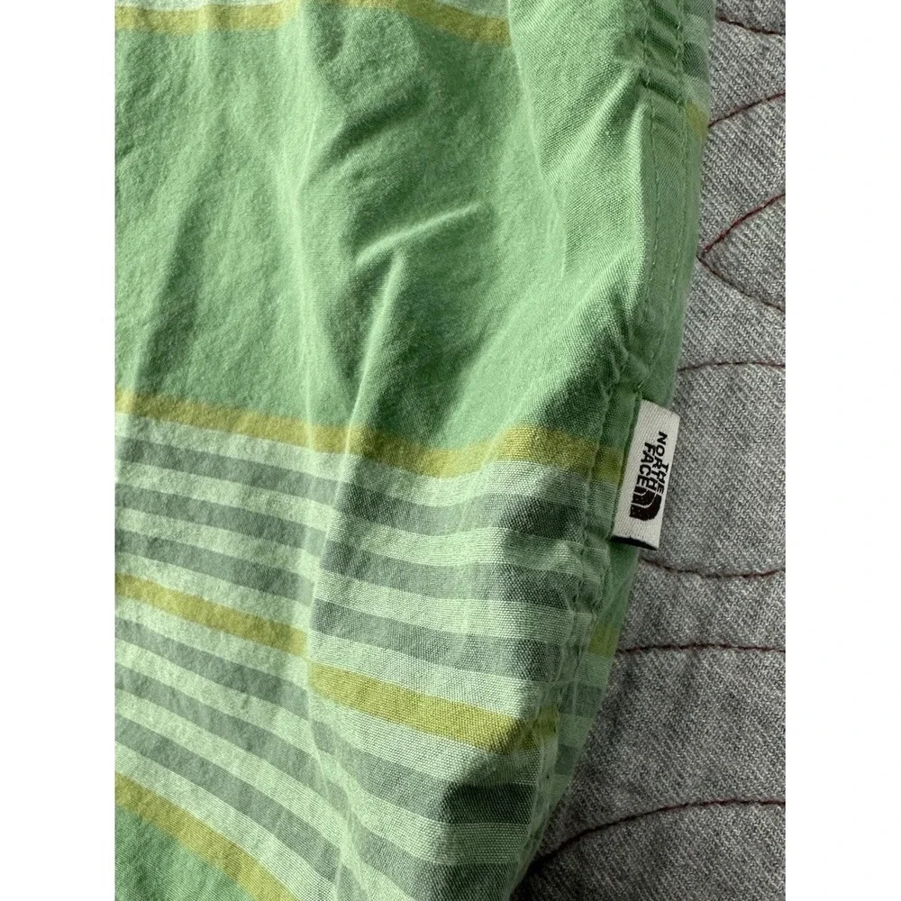 The North Face Men's Baytrail Yarn-Dye Button-Up Short-Sleeve Shirt / Size Large