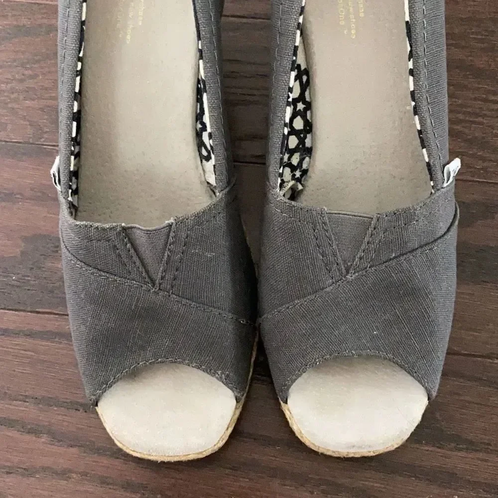 Toms calypso canvas