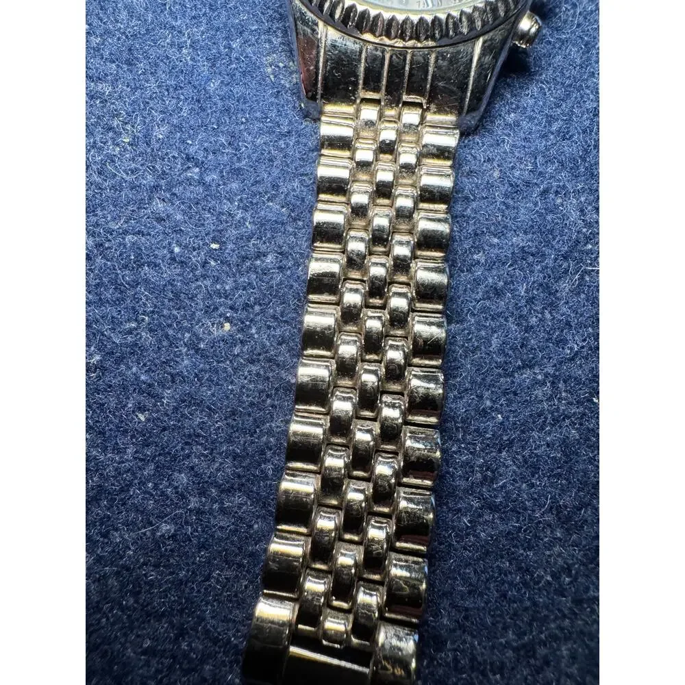 Accutime Watch Corp step out