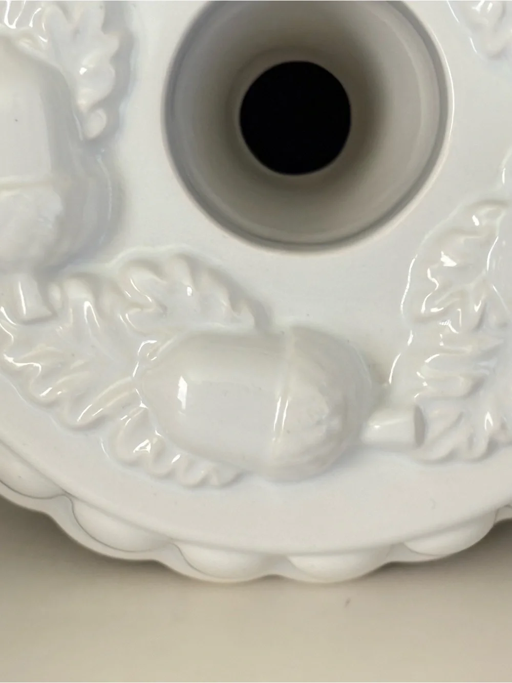 Williams Sonoma White Ceramic Acorn Cranberry Mold Pan Ring Thanksgiving Fall