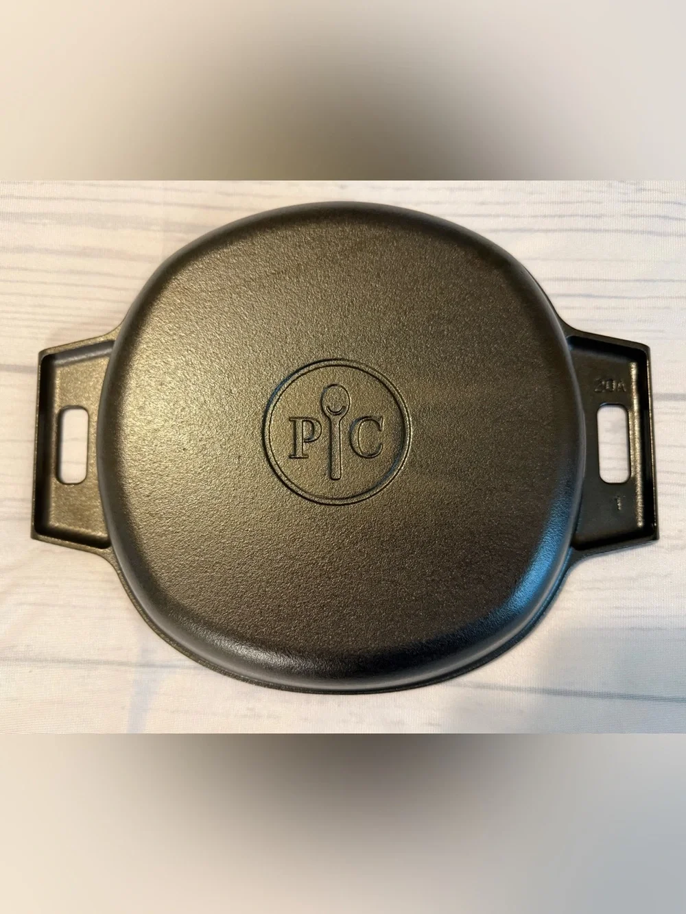 The Pampered Chef Black Cast Iron Fry Pan Skillet with Side Handles 10”