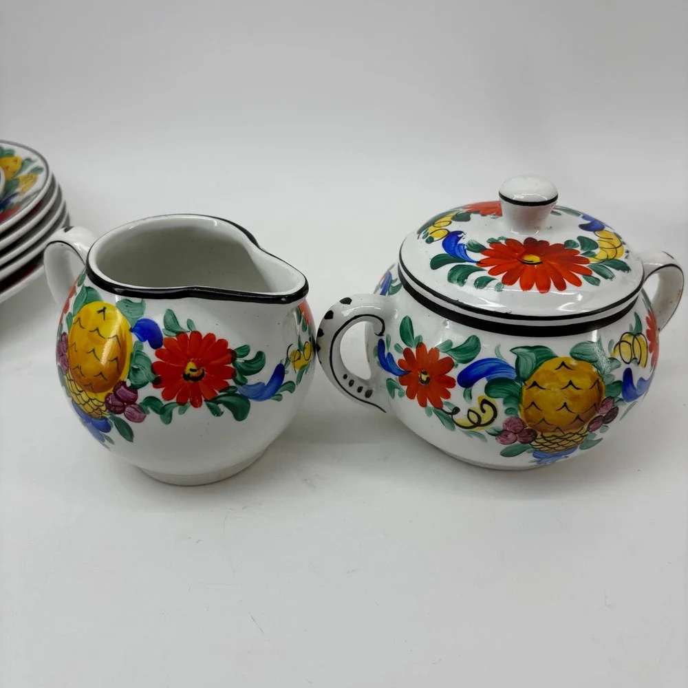 H & N tea showcases
