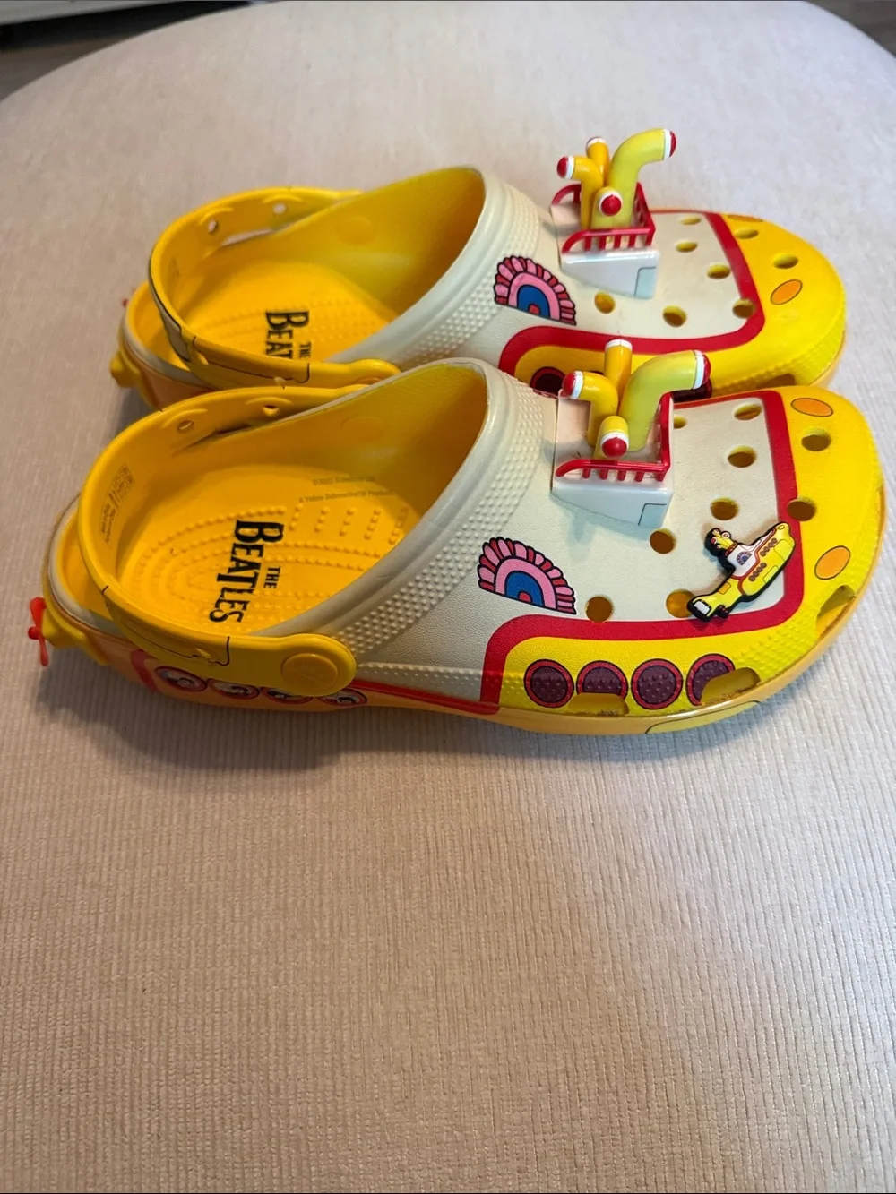 CROCS bright beatles