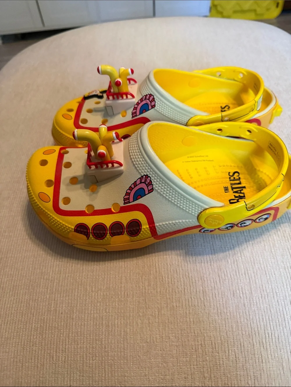 CROCS bright beatles