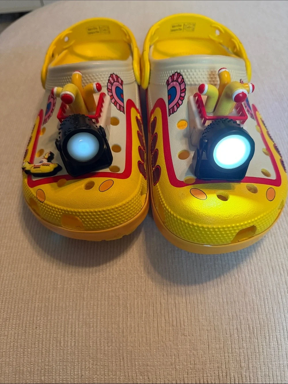CROCS bright beatles
