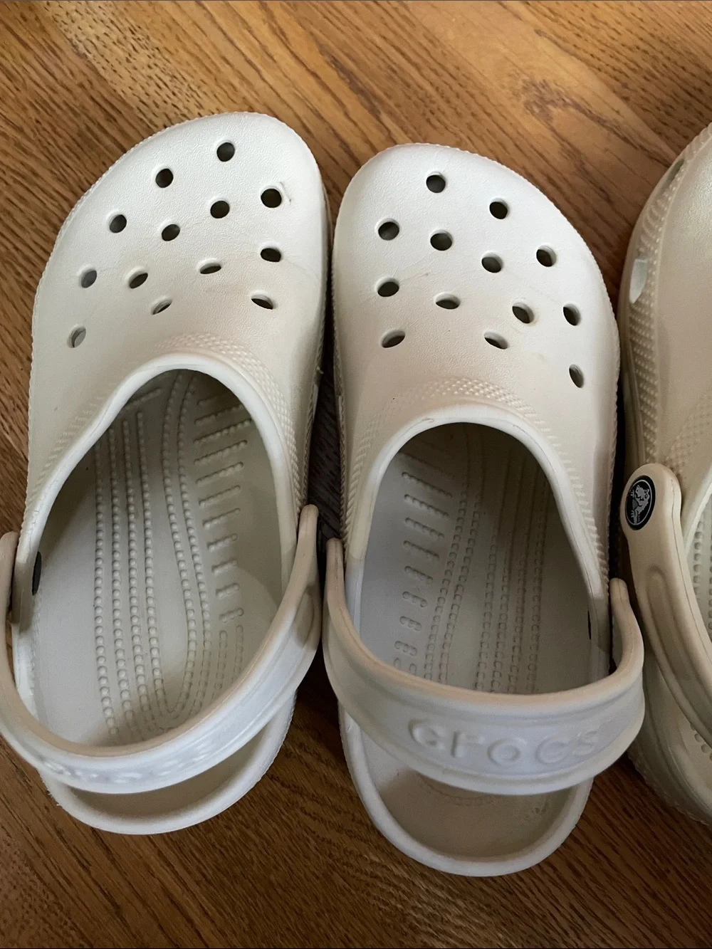 CROCS Kids Neutral Cream Slip-On Sandals boys girls size 2