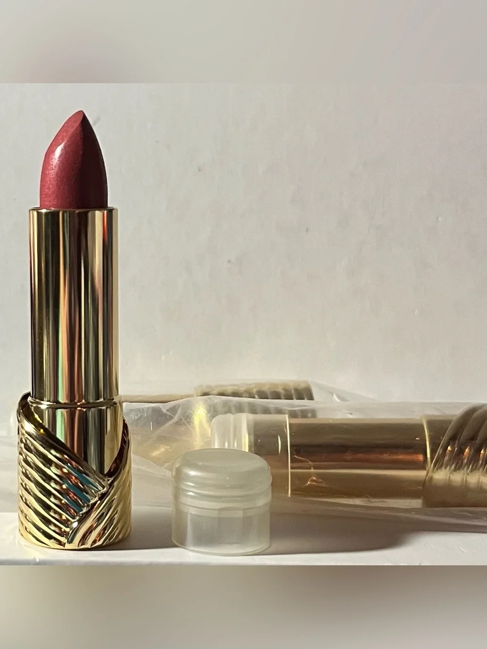 Elizabeth Arden - Satin Lipstick in Shade CAPPUCINO (NWOT)