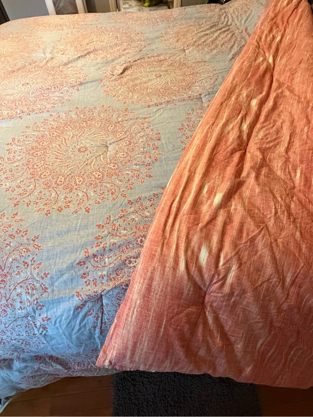 Ralph Lauren Light Blue and Coral Medallion Reversible Cotton King Comforter