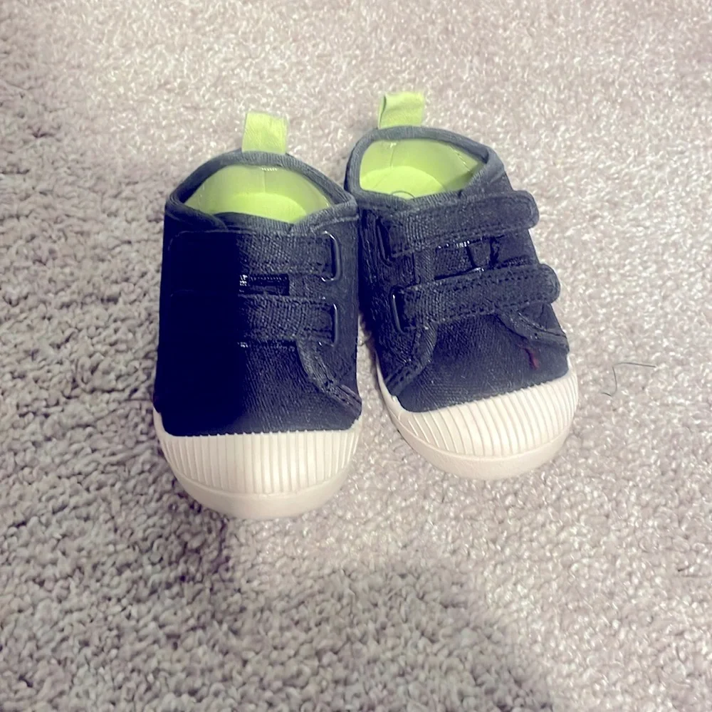 Cat and jack baby walker in black size 5t