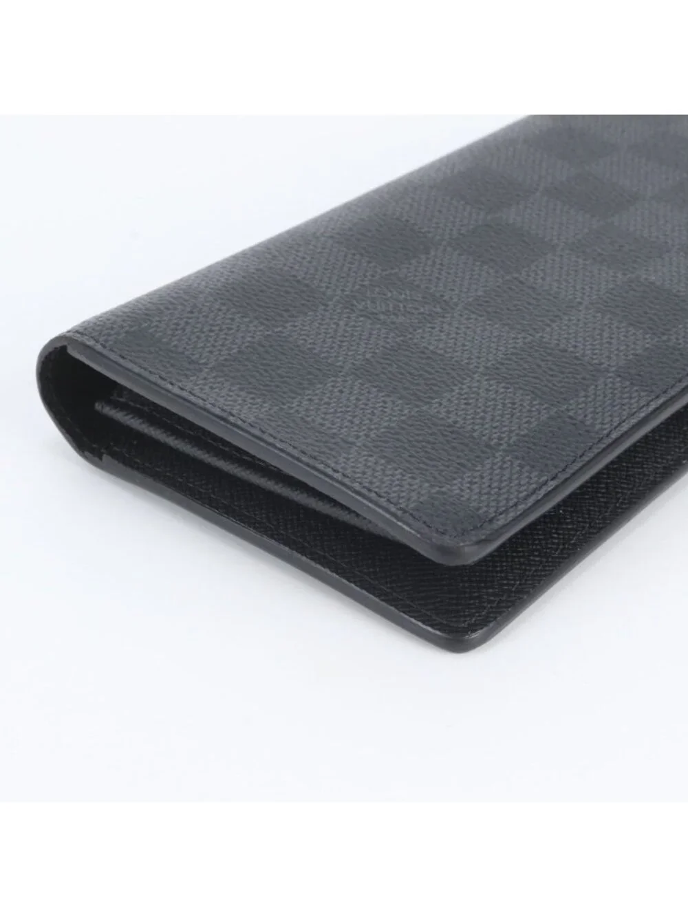 Louis Vuitton authenticity leather