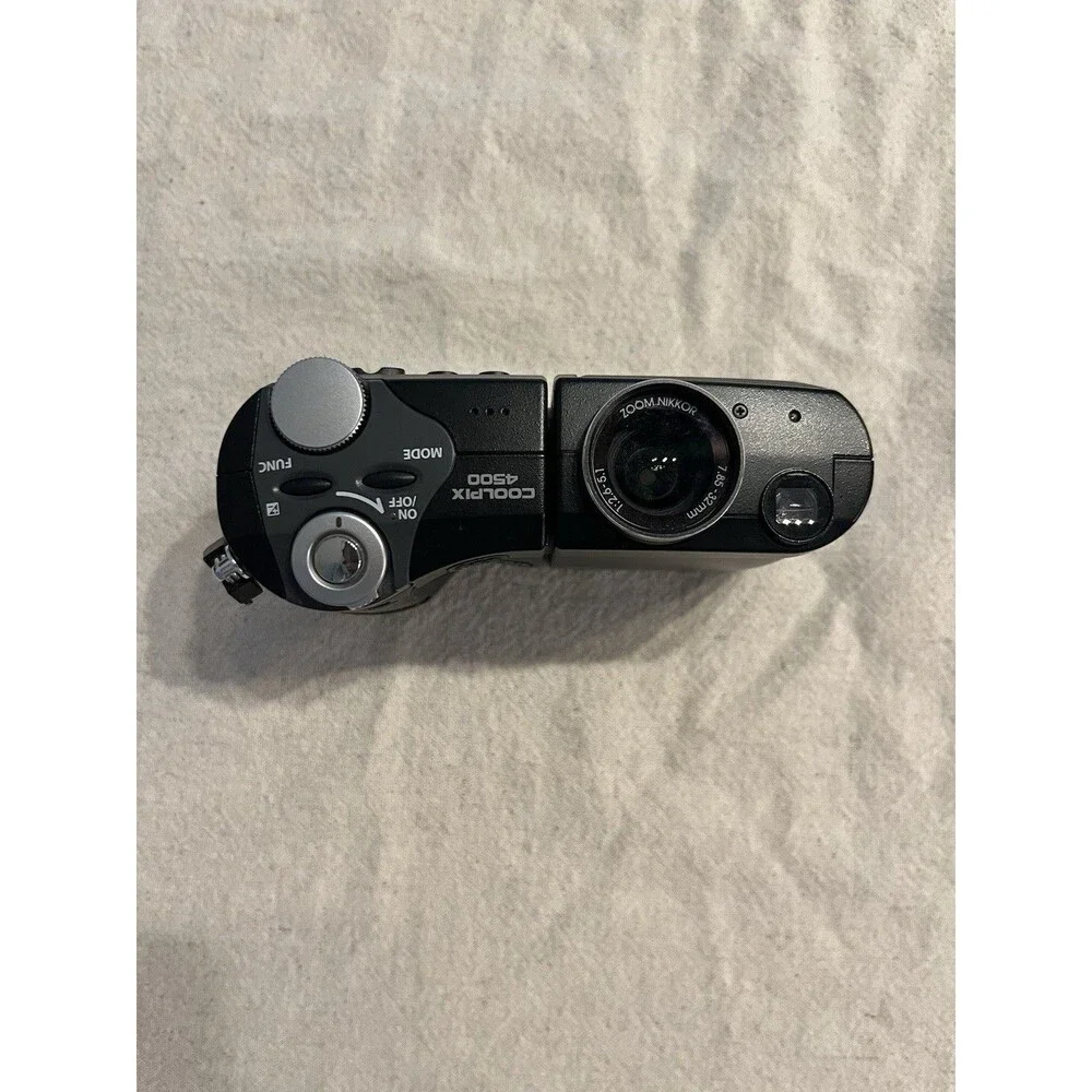 Nikon Coolpix 4500 4.0MP Digital Camera Swivel Lens Retro Vintage No Battery