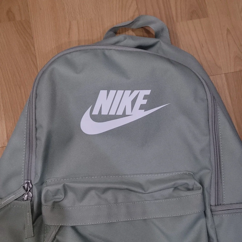 Nike Heritage Backpack Padded Adjustable Straps Laptop Sleeve Sage Green