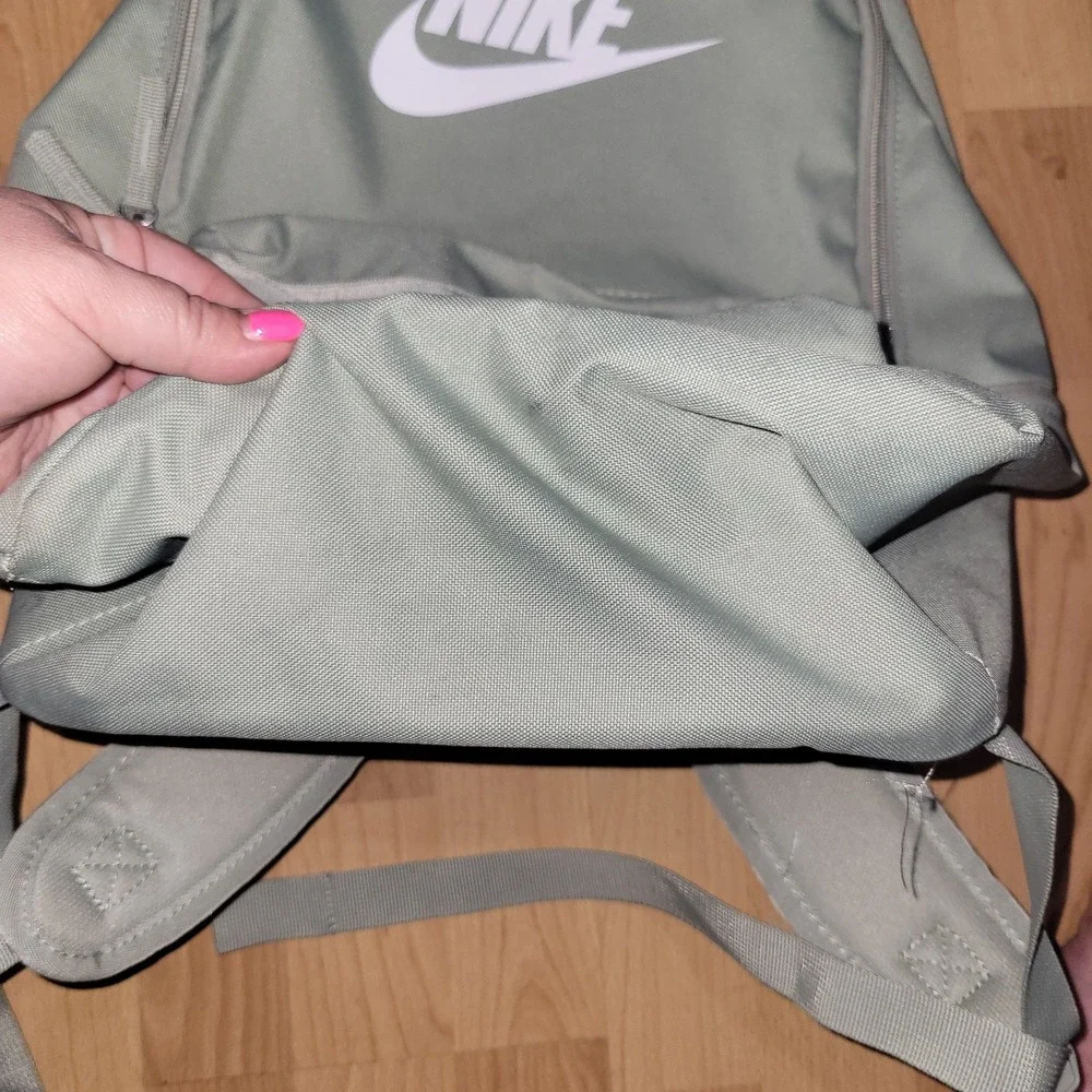 Nike Heritage Backpack Padded Adjustable Straps Laptop Sleeve Sage Green