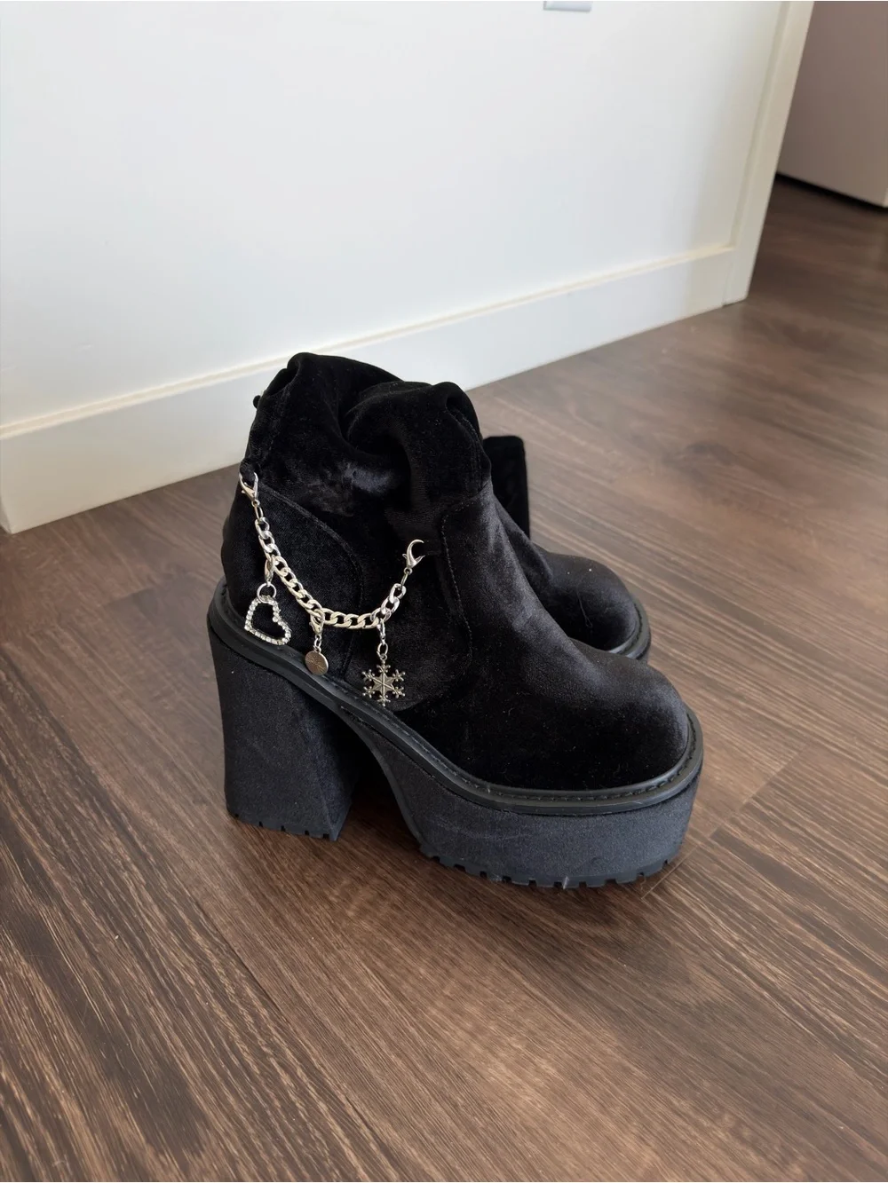 Dolls Kill stylish black