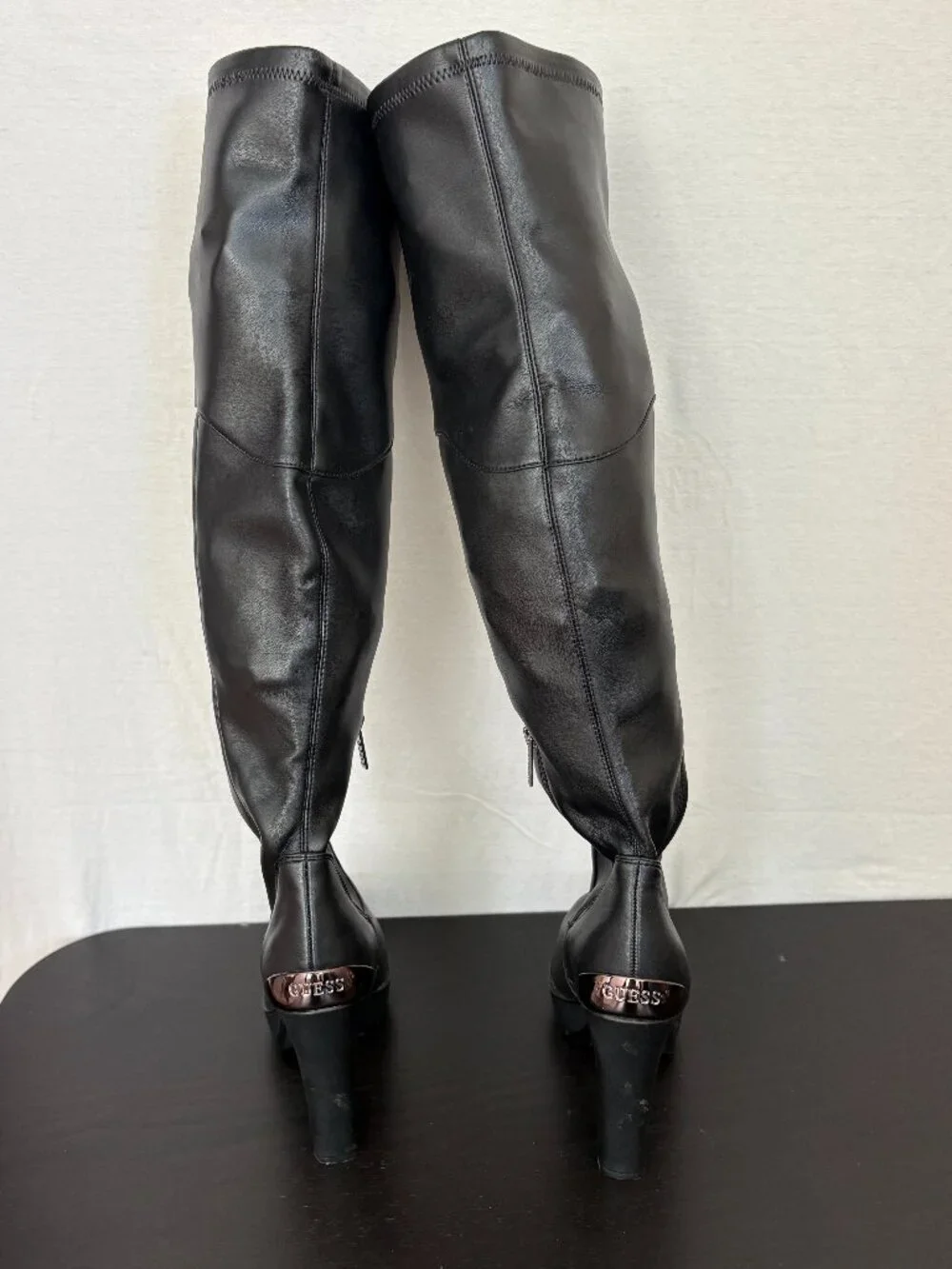 Guess women’s black