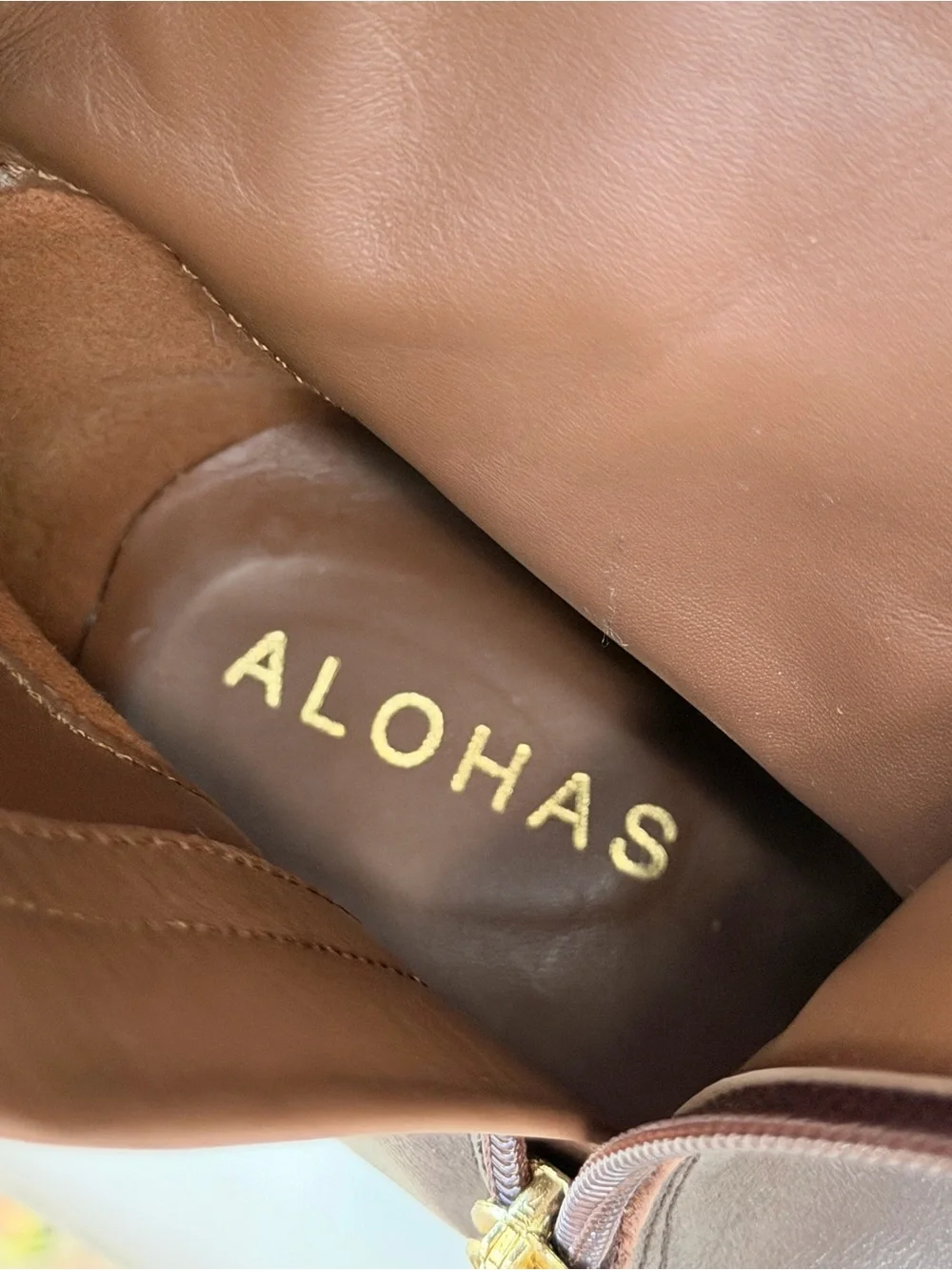 ALOHAS polished soles
