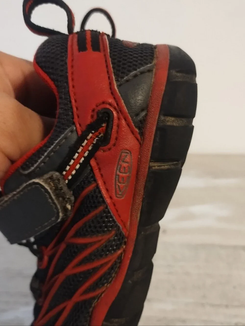 N/A red sneakers flaws