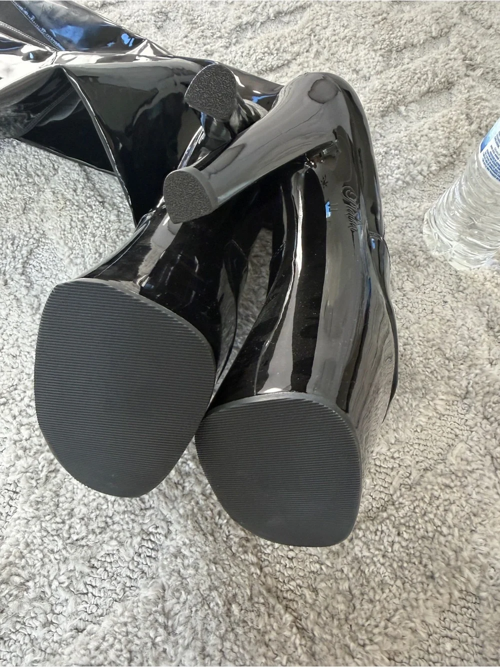 Pleaser sleek size style