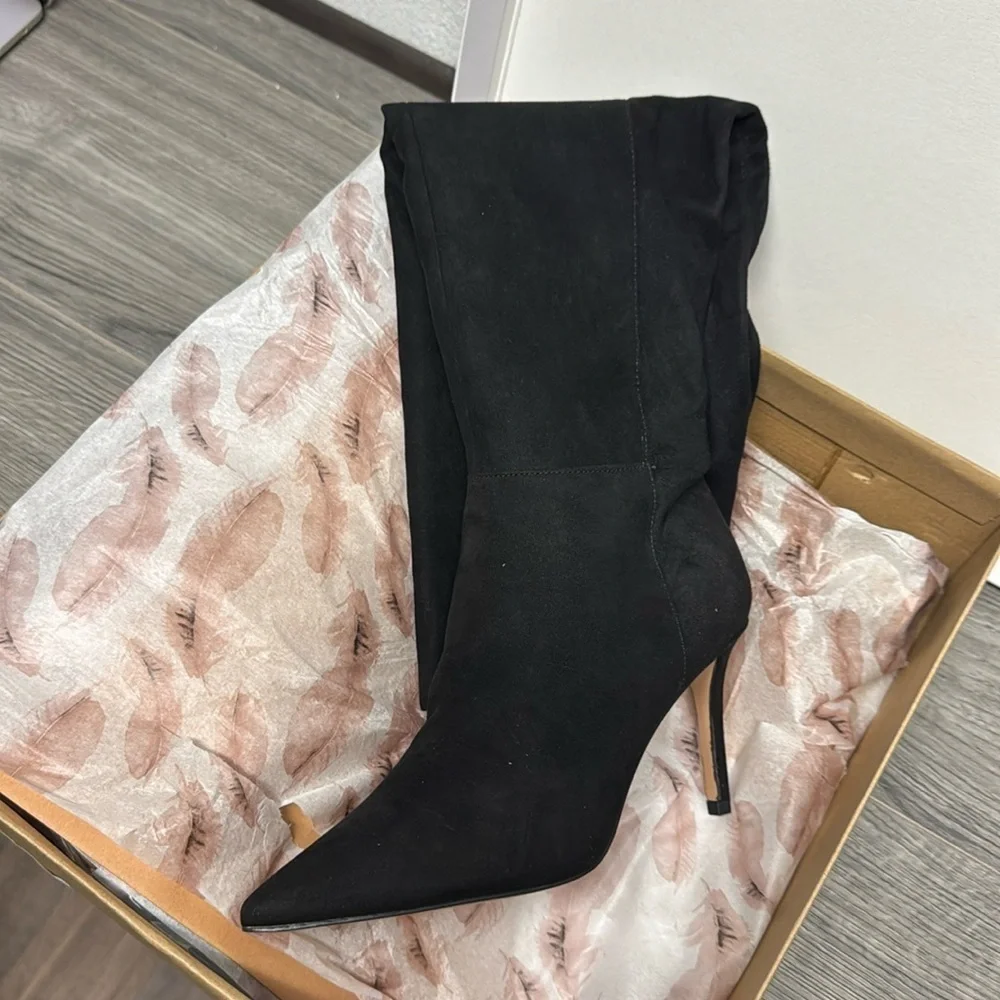 Jessica Simpson width material	suede