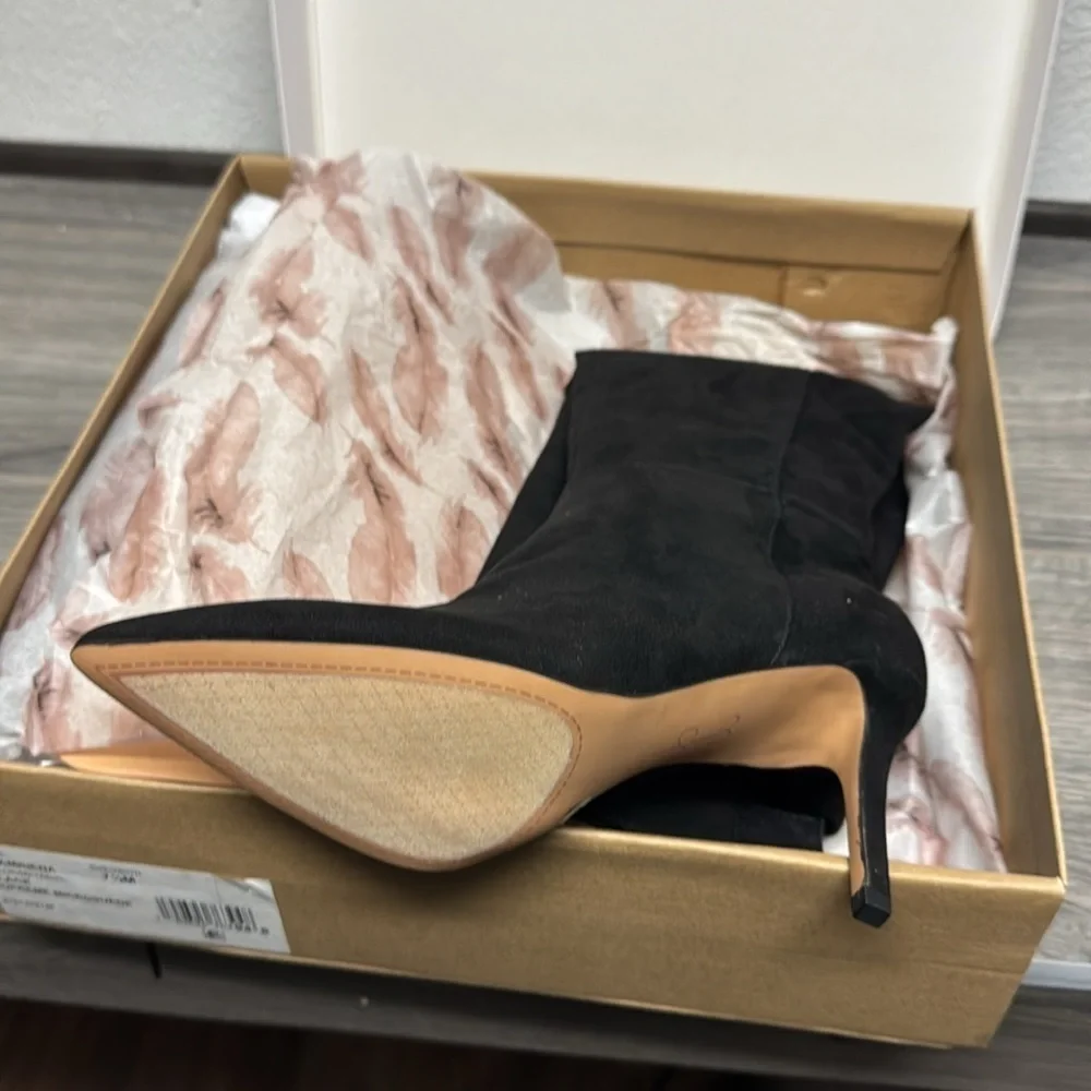 Jessica Simpson color cannot wear