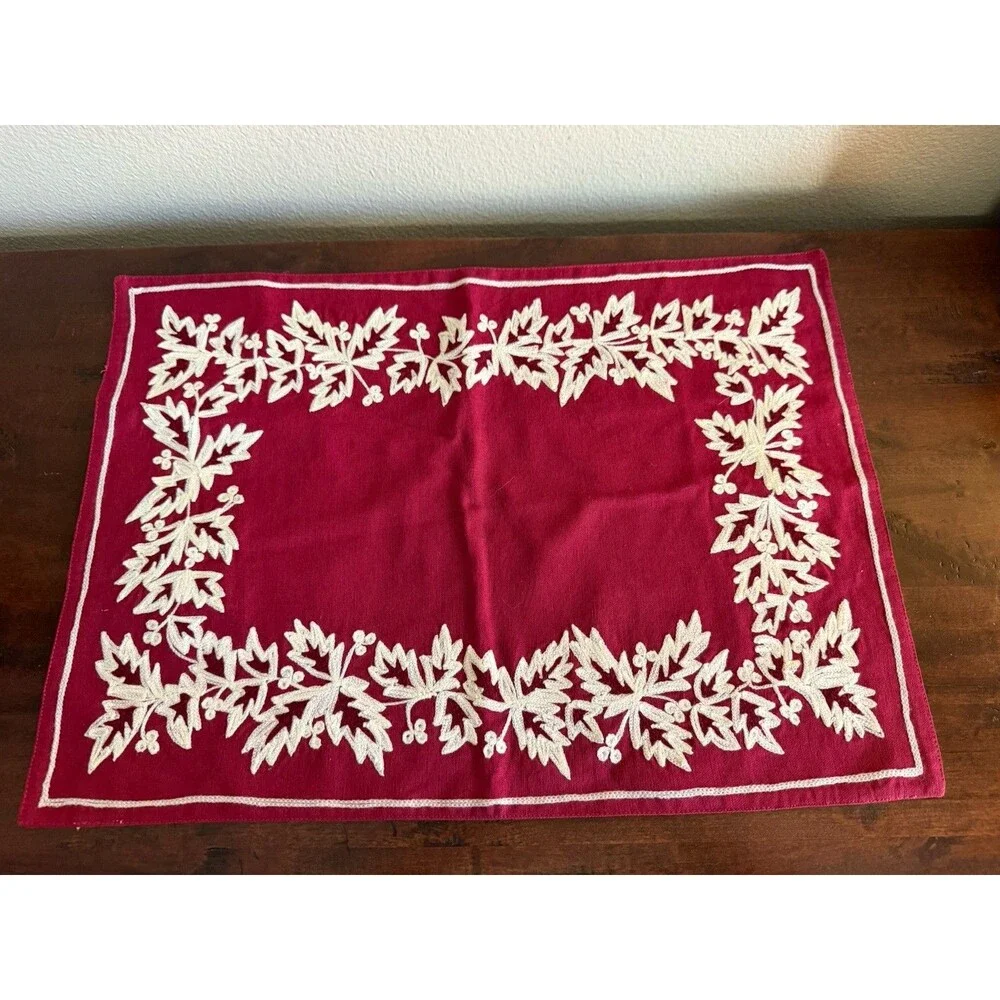 Williams-Sonoma Embroidered Floral Red/White Placemats & Napkins Sets of 4 EUC