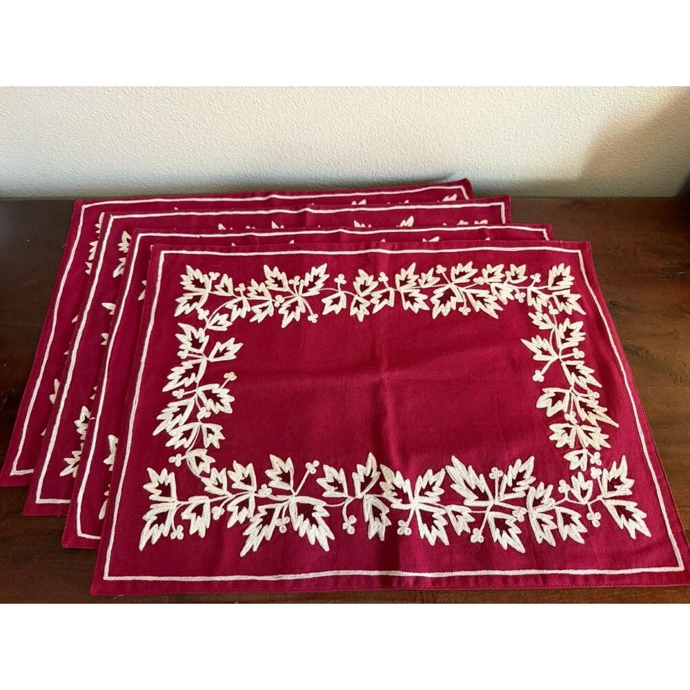 Williams-Sonoma Embroidered Floral Red/White Placemats & Napkins Sets of 4 EUC