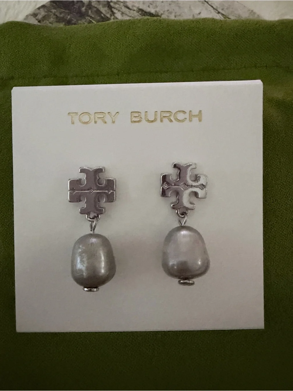 Tory Burch natural freshwater