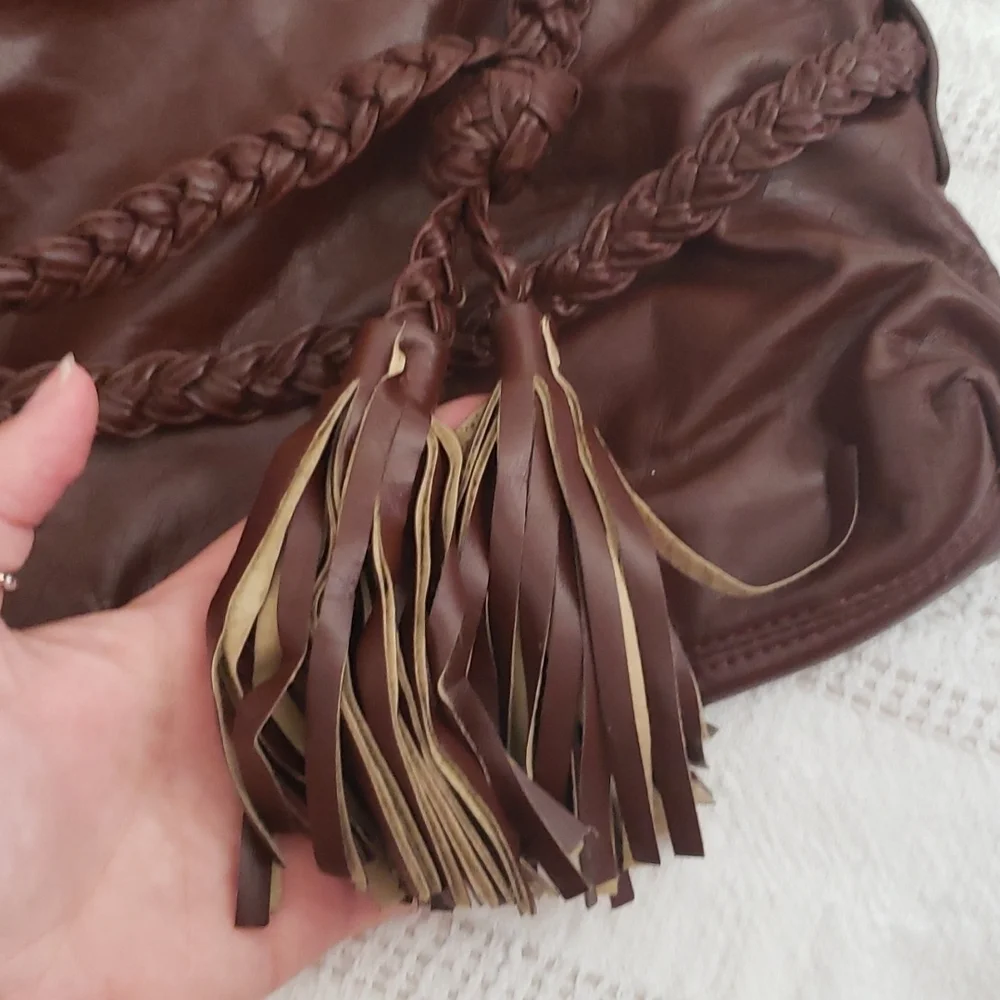 unbranded detail leather lining