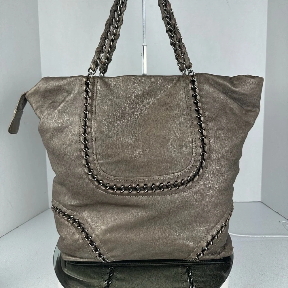 CHANEL elegant tote