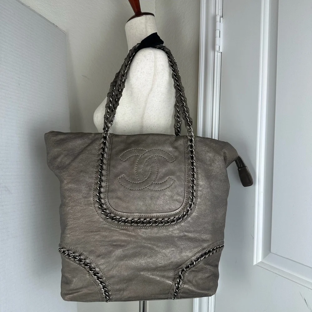 CHANEL elegant tote