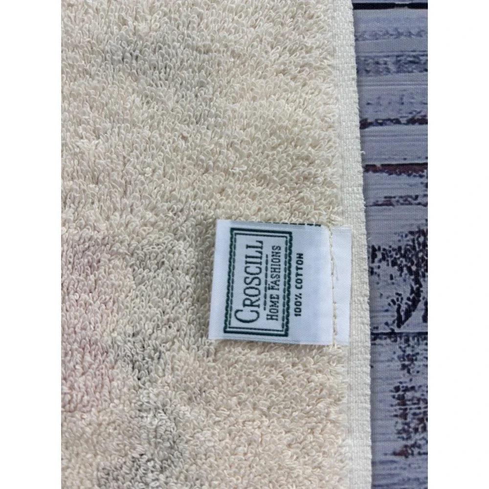 Croscill green towel
