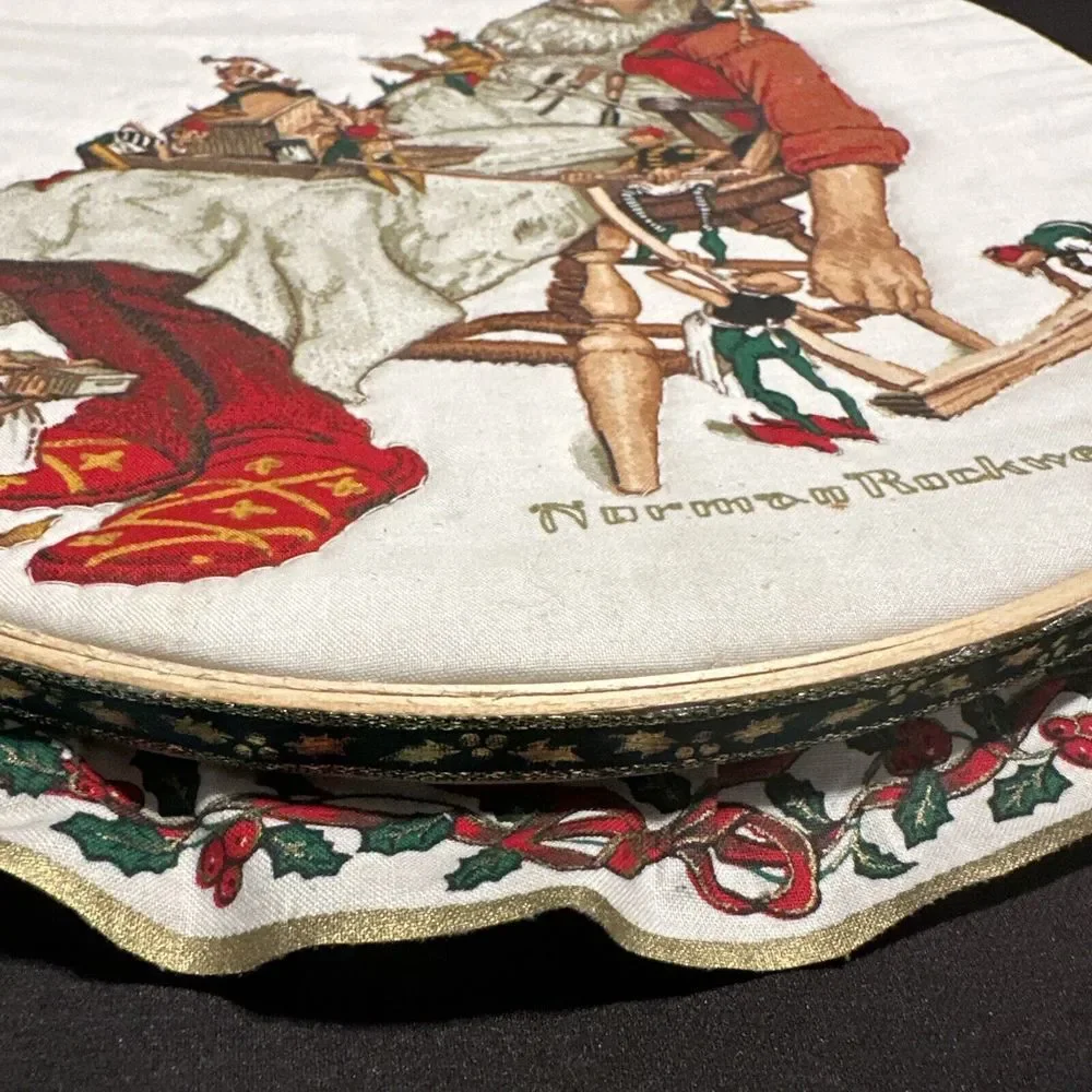 NORMAN ROCKWELL SANTA CLAUS SLEEPING FABRIC PANEL ROUND WALL HANGING‎ HAND MADE