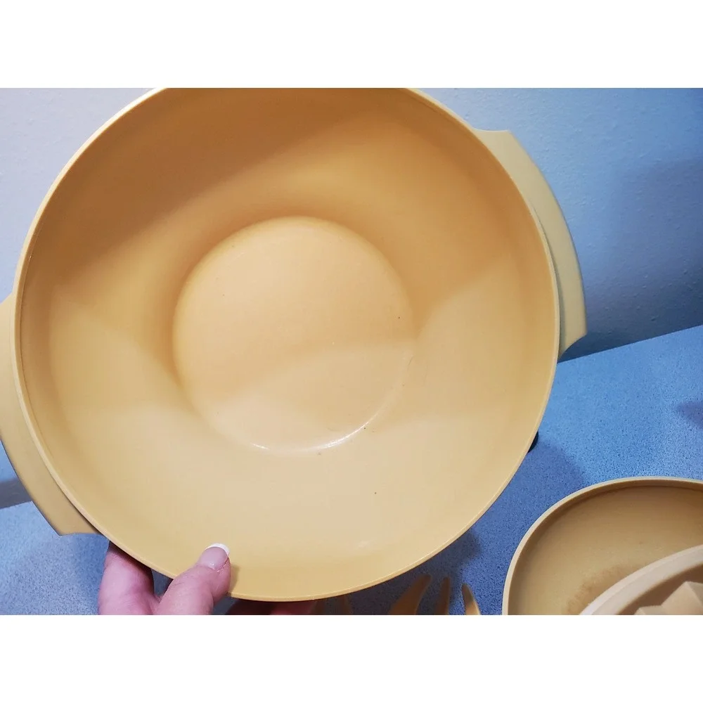 Tupperware vintage salad