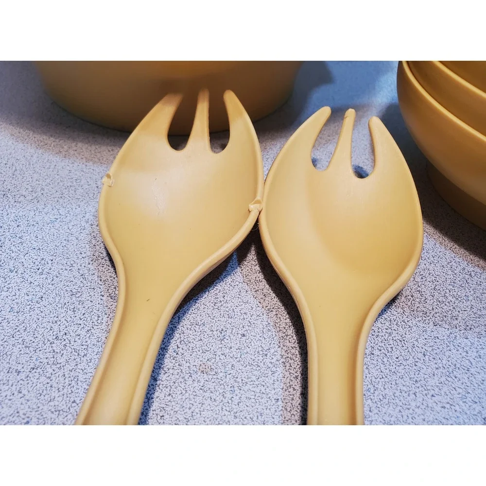 Tupperware vintage salad