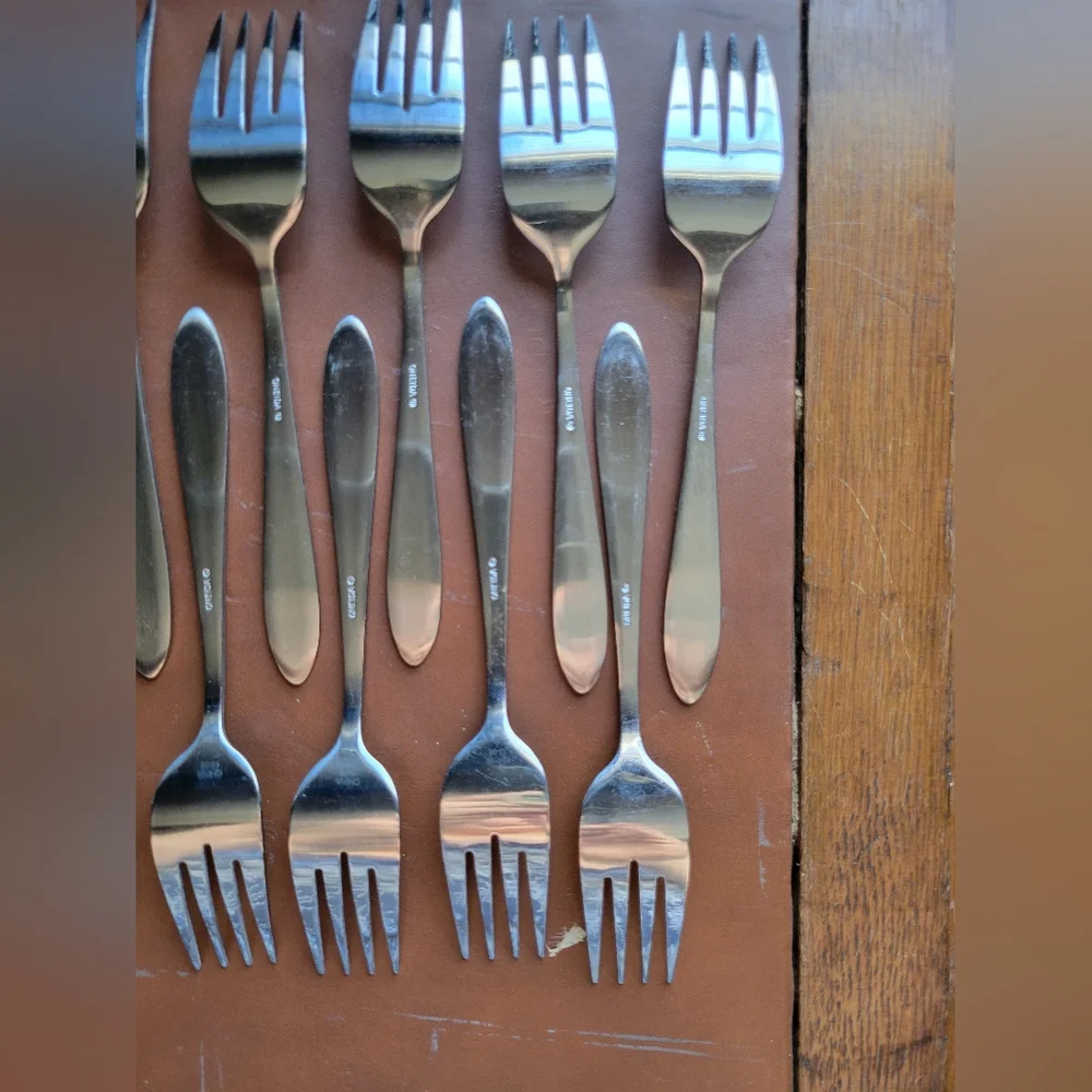 Antique Oneida 12-08 (1908) Silver Plated Silverware - 24 Forks