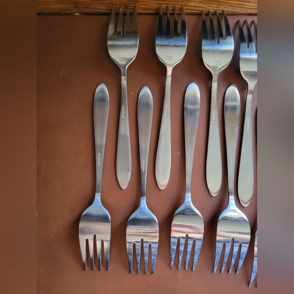Antique Oneida 12-08 (1908) Silver Plated Silverware - 24 Forks